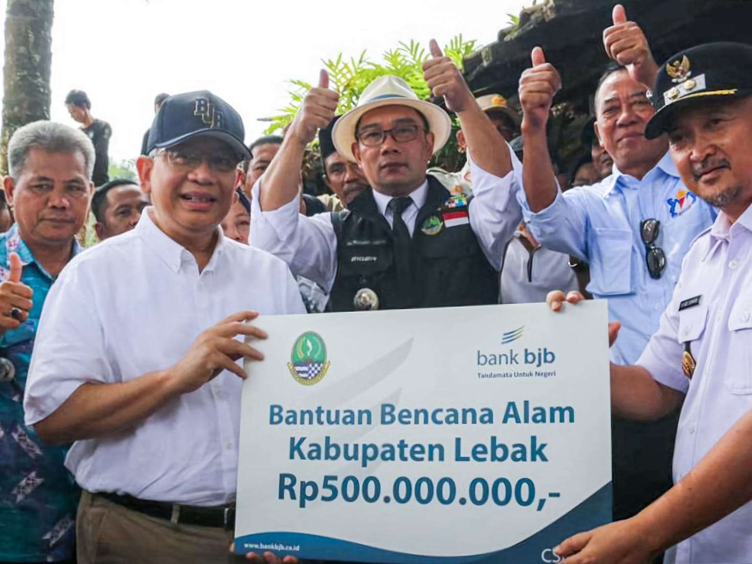 Bank Bjb Serahkan Bantuan Untuk Korban Banjir Banten - Ekbisbanten.com