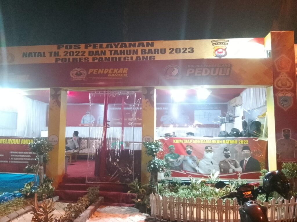 Pos pelayanan Natal TH.2022 dan Tahun Baru 2023 Polres Pandeglang. Alun-alun Pandeglang. ( Foto/Jule/ekbisbanten.com)