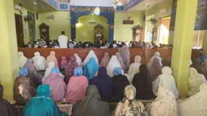 Ratusan warga Ciujung City Sholat