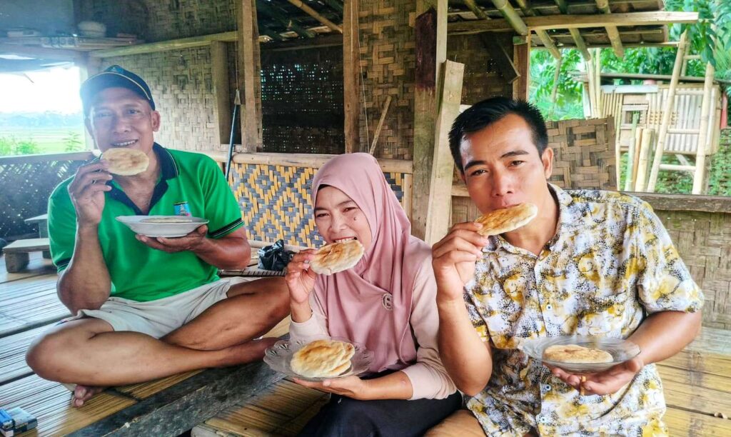 Pengrajin Dapros dan Opak