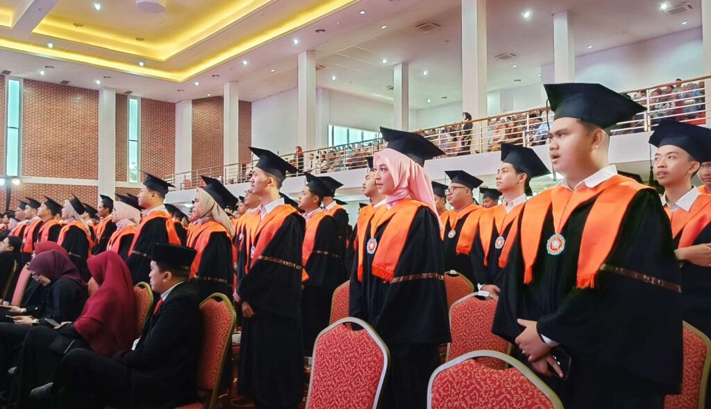Wisuda Unsera